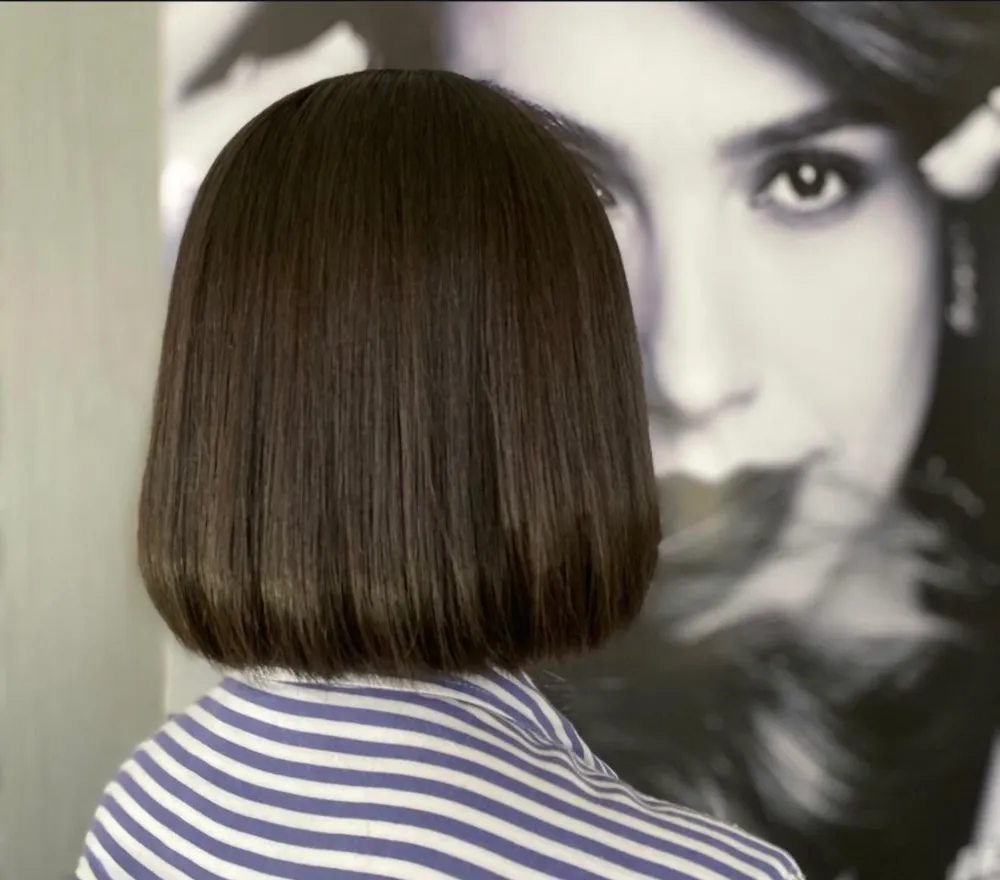 Corte bob recto con acabado pulido