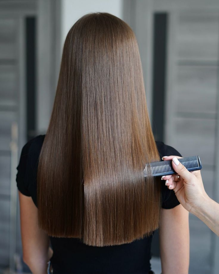 Alisado con acabado espejo y cabello sedoso tras tratamiento